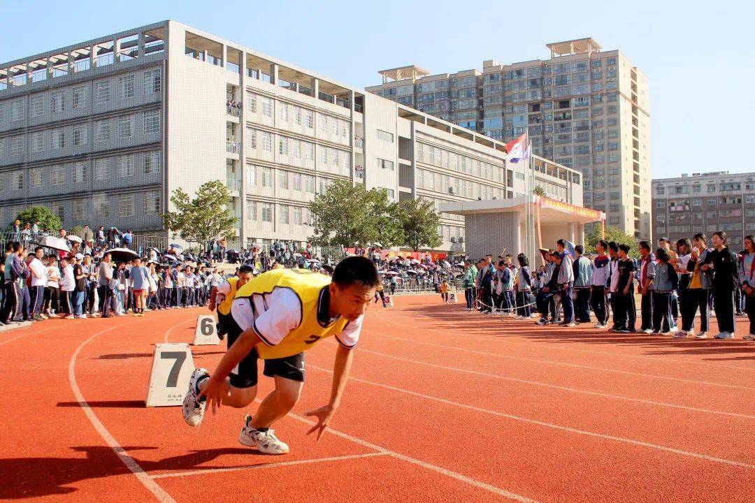 九游体育关于里程碑夜马赛复出首秀Faker连续十五场比赛得分超过回归赛场，AC米兰今夜远射贴柱瞬间刷屏的信息